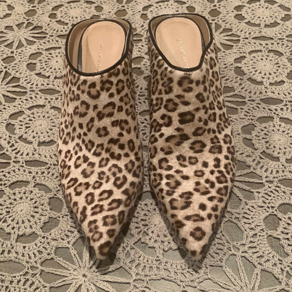 STUART WEITZMAN REAL FUR CHEETAH PRINT MIRA MULES SIZE 6.5